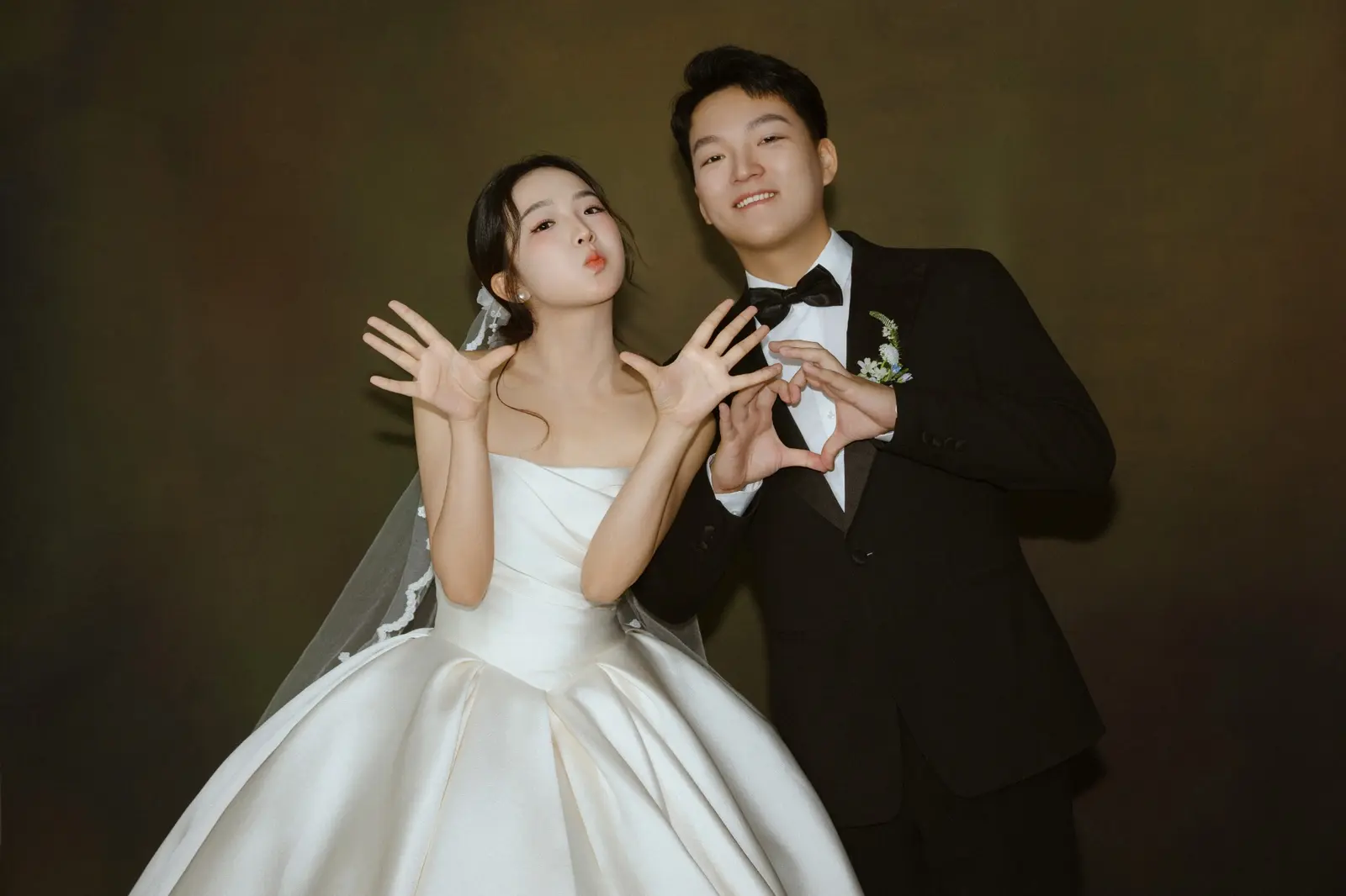 新人轻松婚纱照